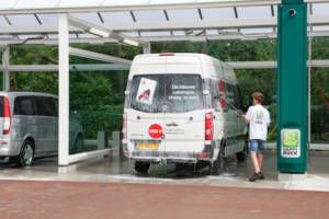 Bedrijfswagens wassen bij Happy Duck Duivendrecht