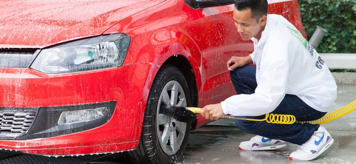 Autowasplein-happy-duck-duivendrecht-homeslide-auto-wassen.jpg